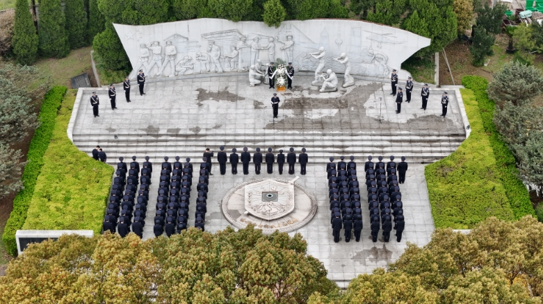 清明节前夕追忆感人事迹上海市公安局开展英烈祭扫活动